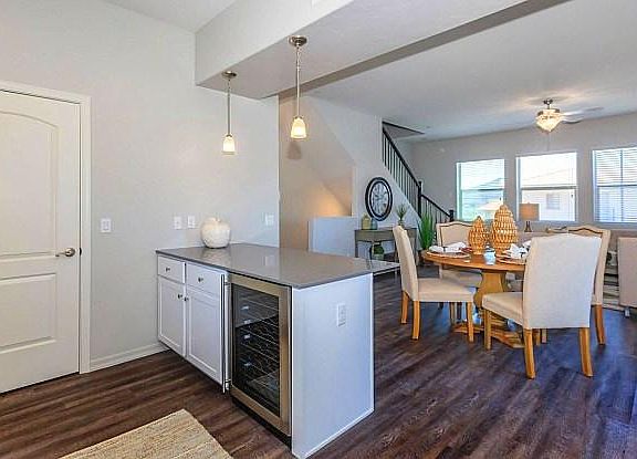 4th image of 201 S Stone Ave #301