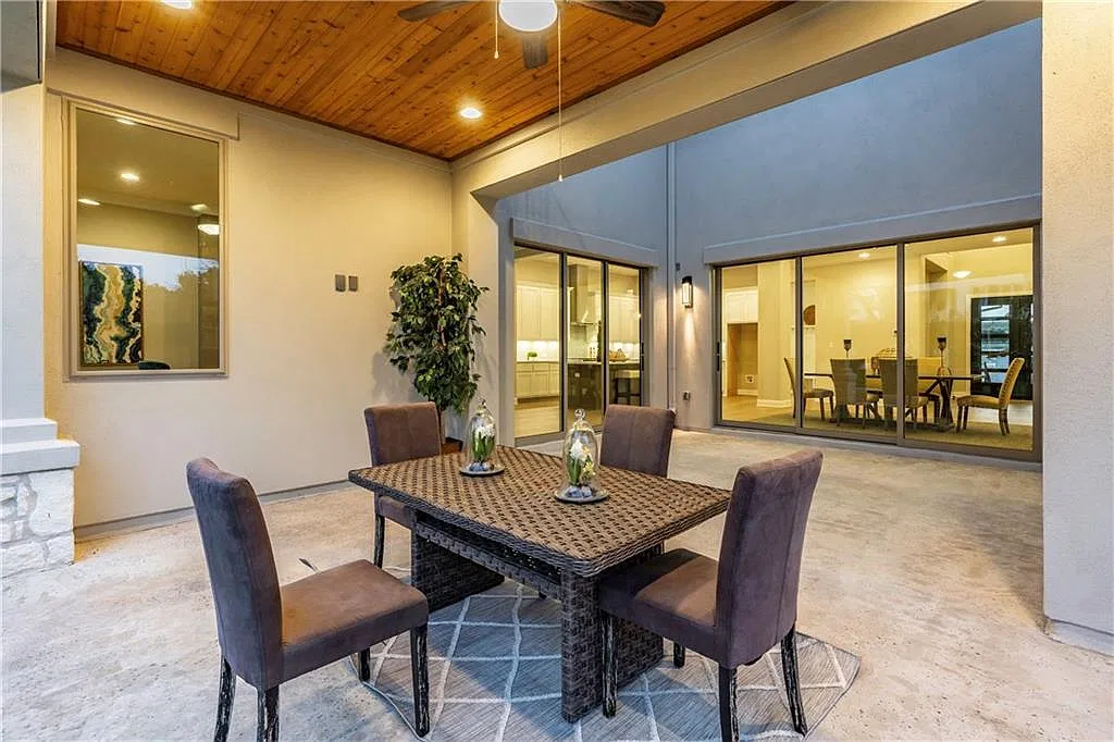 5 bed, 5.5 bath, 4656 sqft, $6,800 — Photo 3