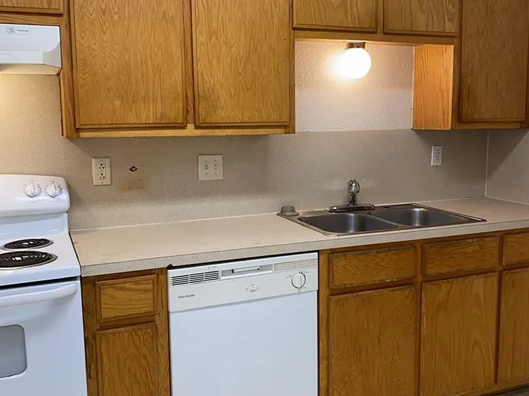 3201 Hereford Ln — Photo 5