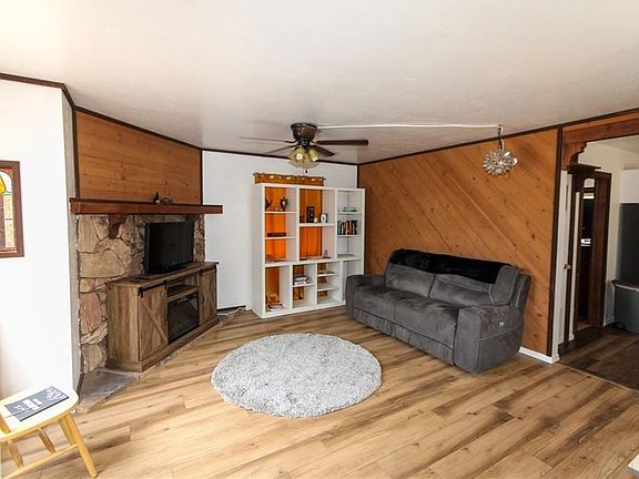 2nd image of 2110 2nd Ln