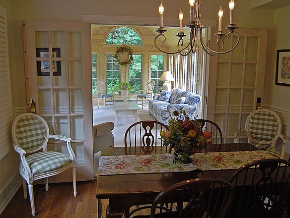 Informal dining to sun-room