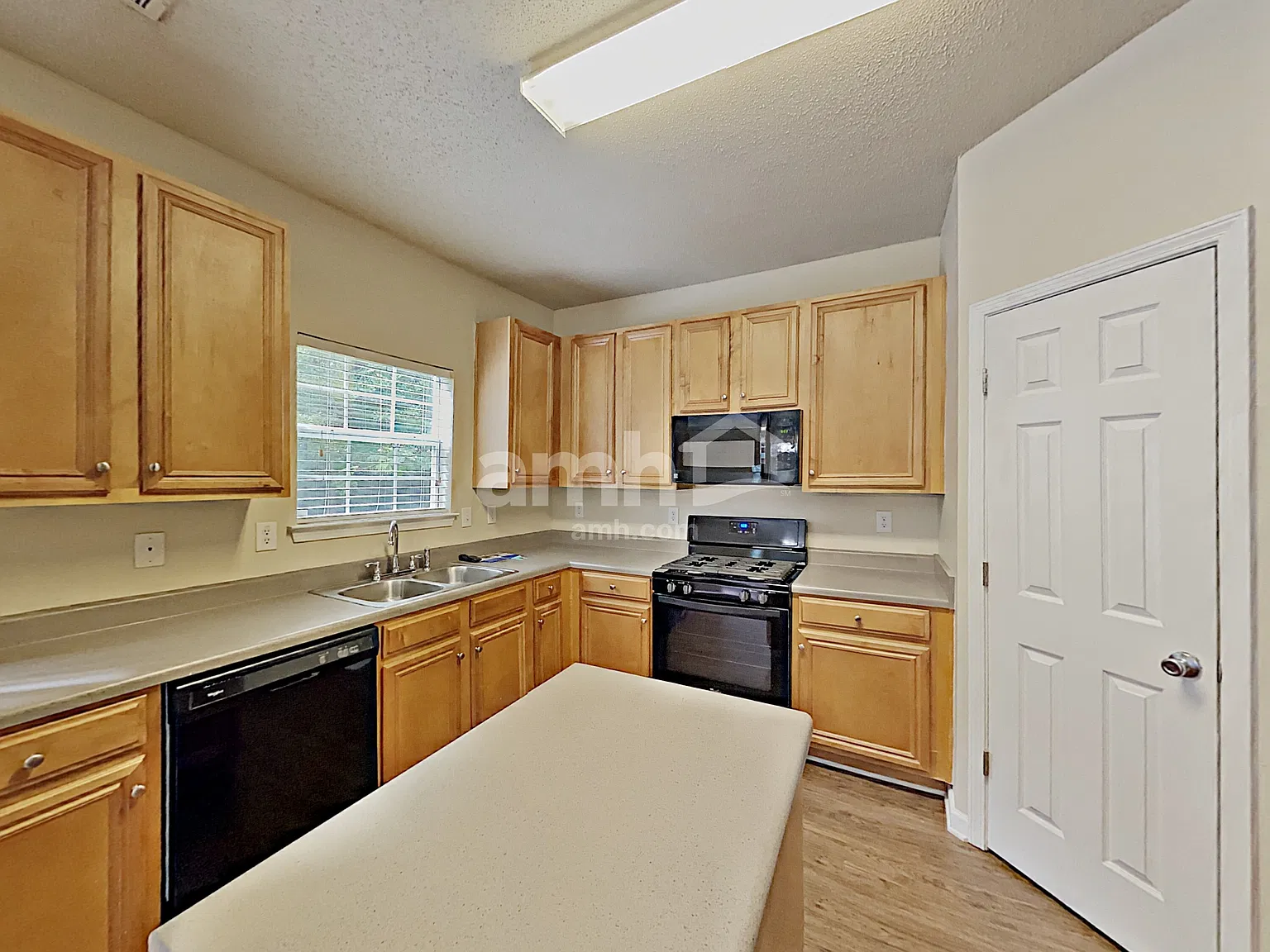 4 bed, 3.0 bath, 2760 sqft, $2,750 — Photo 4