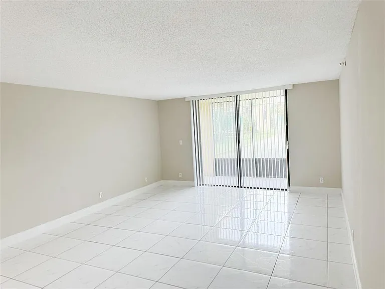 2788 Tennis Club Dr #101 — Photo 12