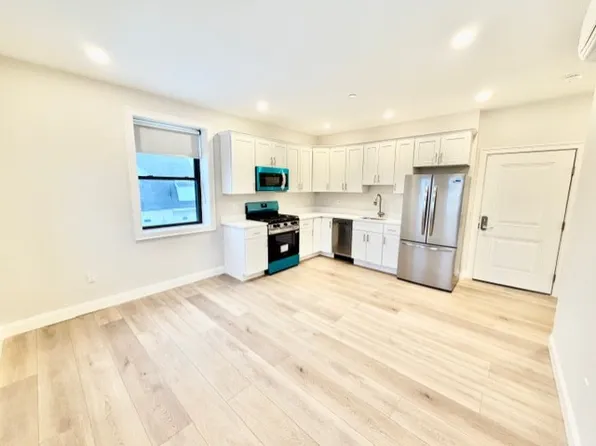 220 Winthrop St, Winthrop, MA