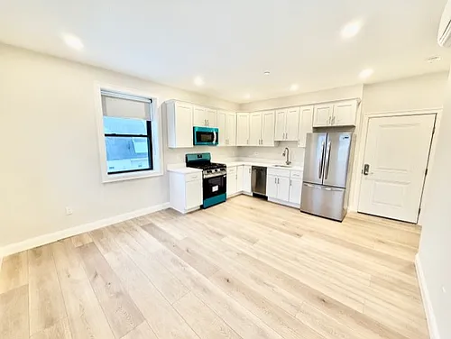 220 Winthrop St Photo 1