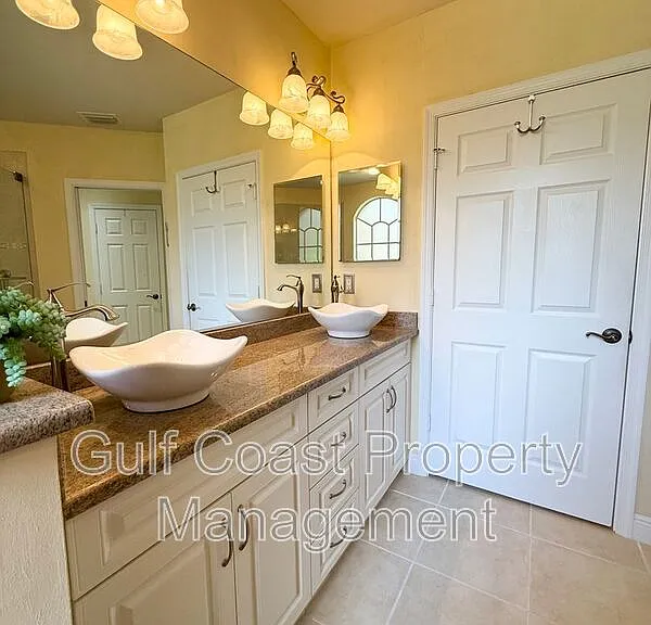 13860 Avon Park Cir — Photo 10