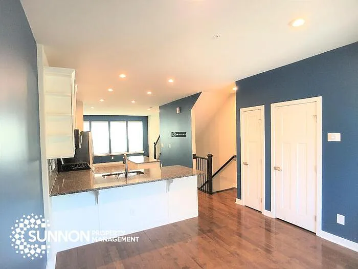 3 bed, 3.5 bath, 1850 sqft, $3,700 — Photo 4