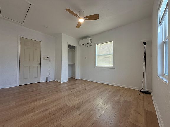 5th image of 815 Aransas Dr #2