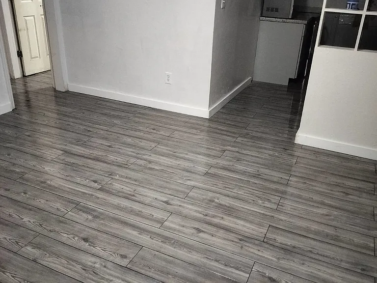 205 W 42nd St — Photo 1