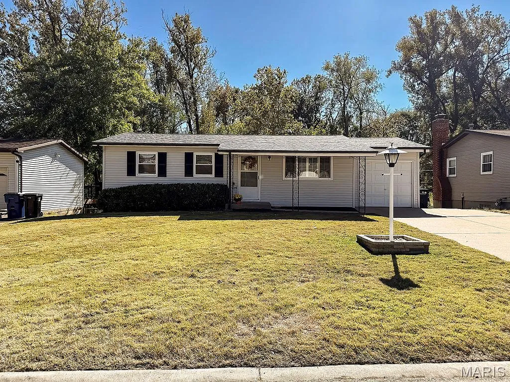 144 Martigney Dr photo 1