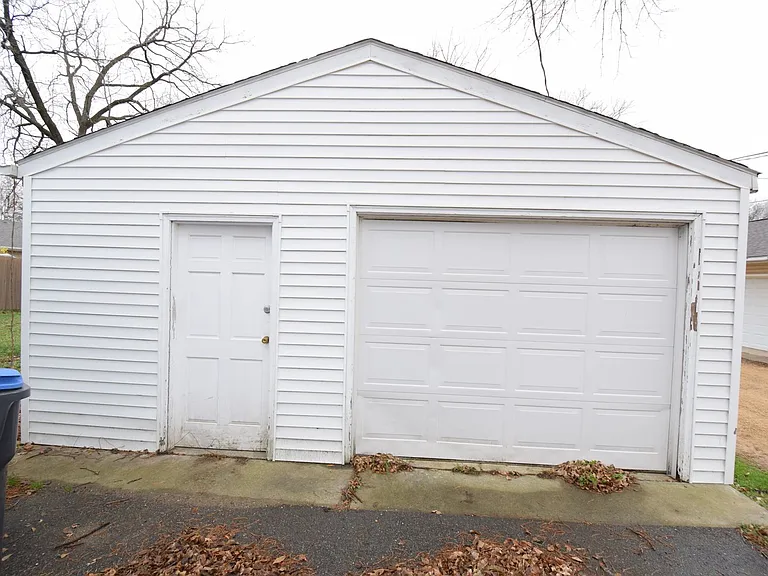 417 Pearl St — Photo 13