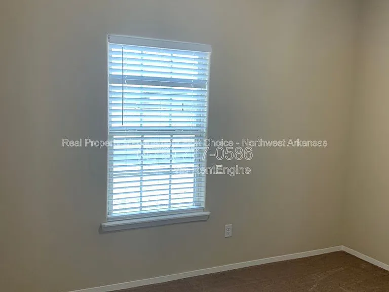 4401 Gallatine Ave — Photo 20