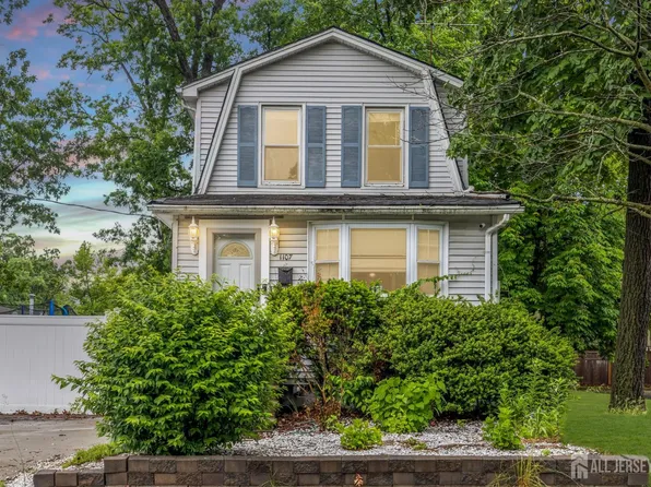 1107 Cook Ave, Laurence Harbor, NJ 08879