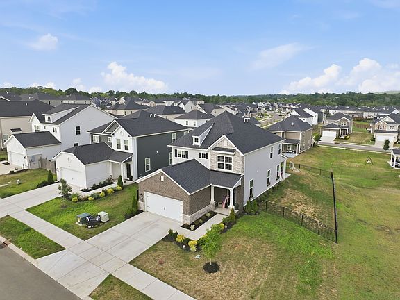 3rd image of 937 Pleasant Ridge Run