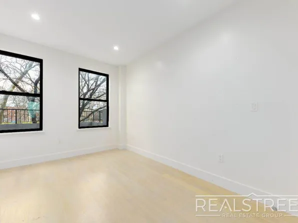 645 Knickerbocker Avenue image 6 of 9