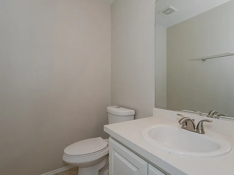 530 Eresma St — Photo 16