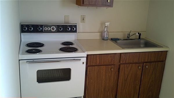 1713 Lasalle Kitchen