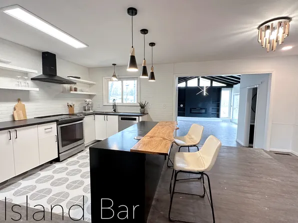 38300 Hixford Pl, Westland, MI 48185