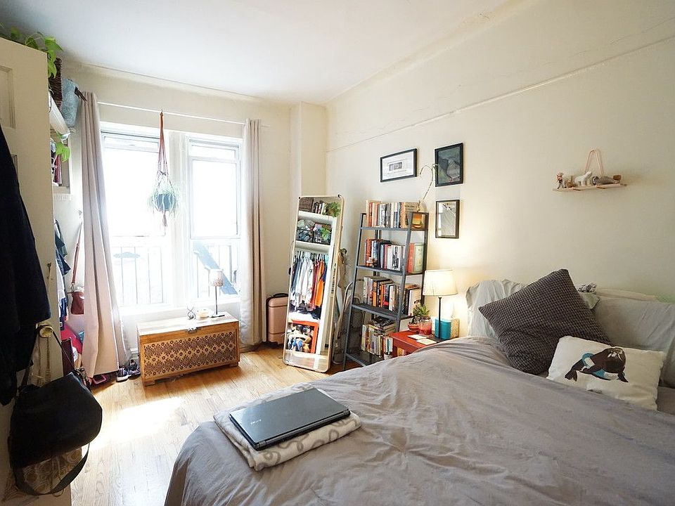 1st image of 370 Bedford Ave #2B