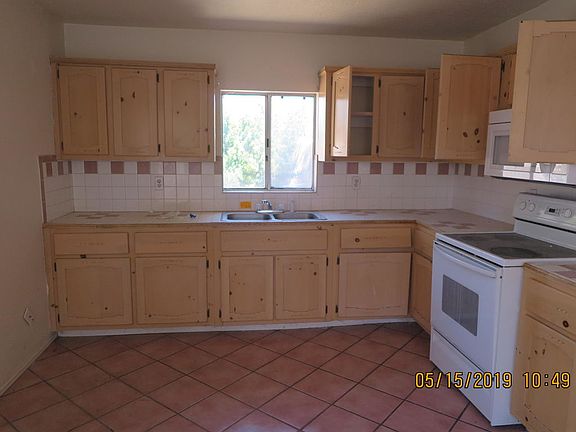 2nd image of 3010 Montclaire Dr NE