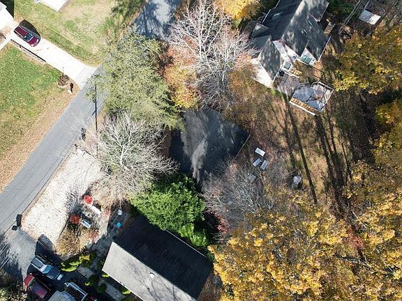 4th image of 23506 Oak St E