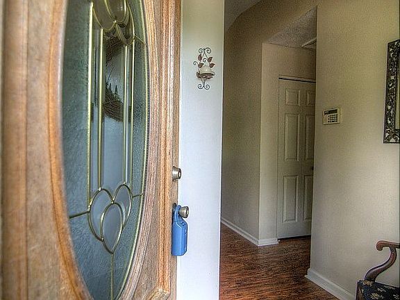4th image of 3682 Stoney View Dr