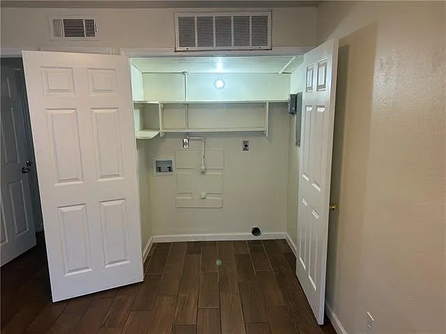 250 Helen St — Photo 11