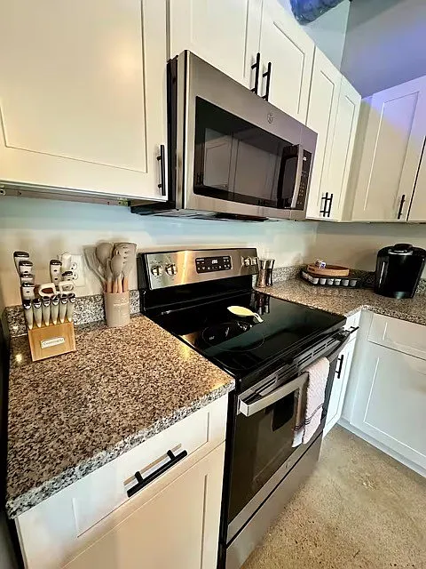 1 bed, 1.0 bath, 630 sqft, $1,950 — Photo 2
