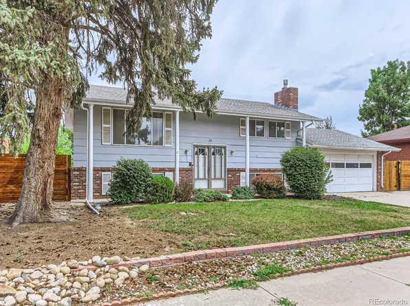 28 University Circle, Longmont, CO 80503