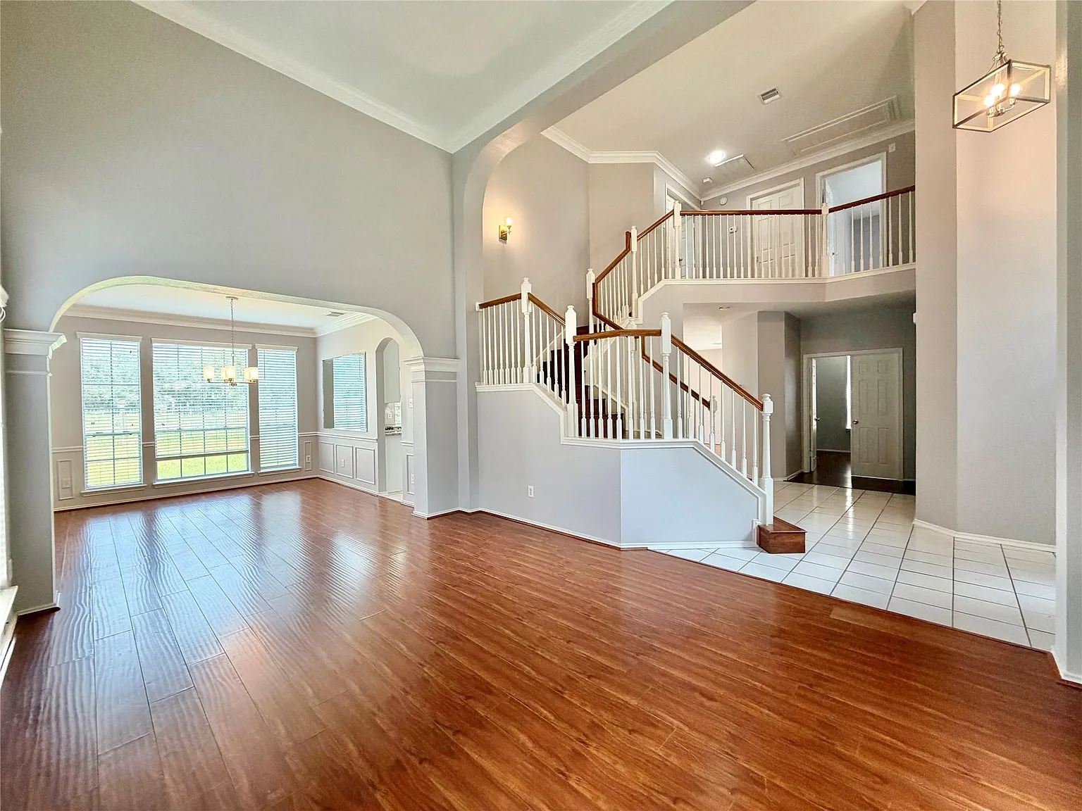 4 bed, 2.5 bath, 2578 sqft, $2,600 — Photo 2