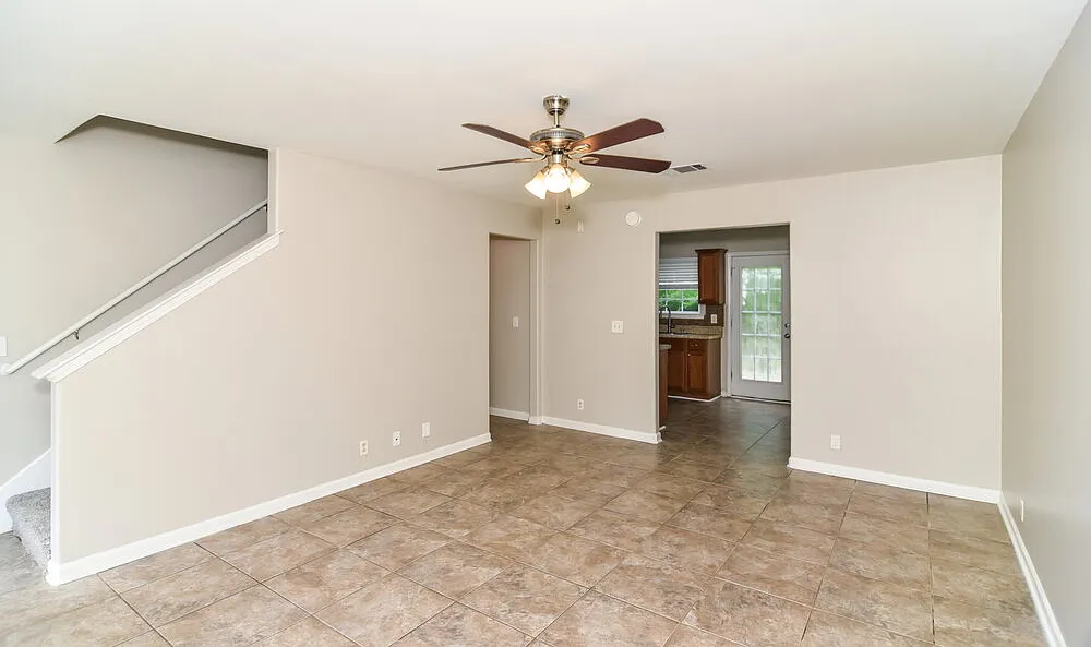 3 bed, 2.5 bath, 1834 sqft, $2,255 — Photo 4