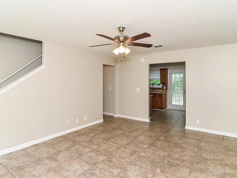 145 Lyndhurst Dr — Photo 4