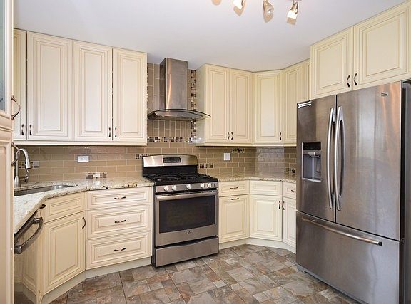 5th image of 7006 Carol Ave