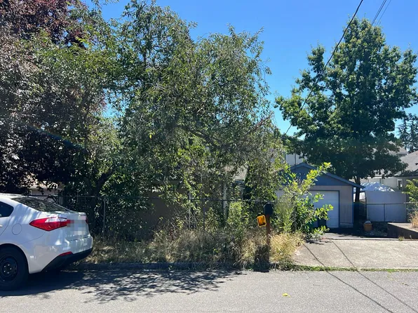 11828 SE Ash St, Portland, OR 97216