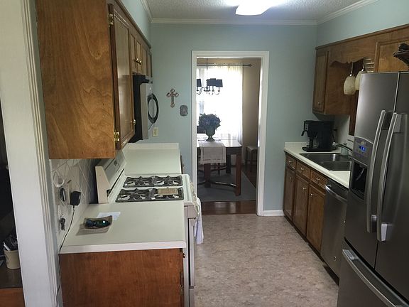 4th image of 167 Iris St