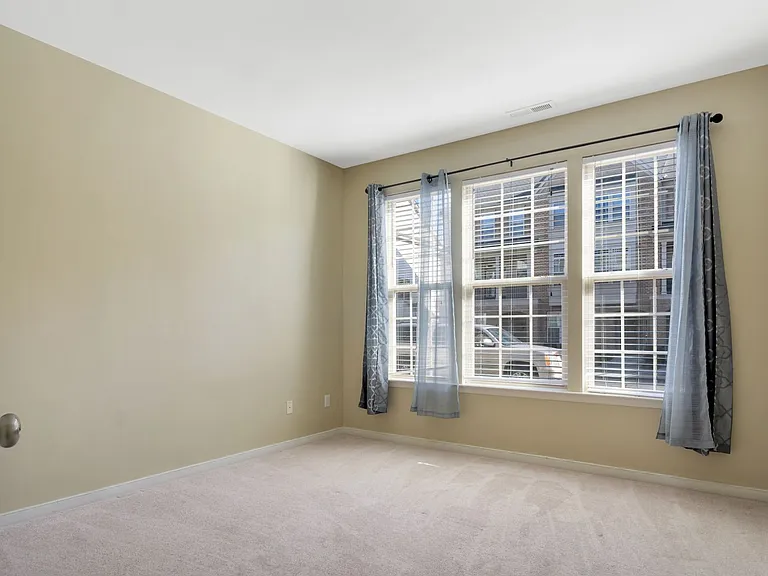 50 Transit Ln — Photo 6