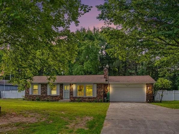 10211 Almena Dr, Kalamazoo, MI 49009