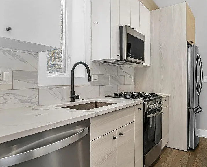 721 W Melrose St #3R — Photo 2