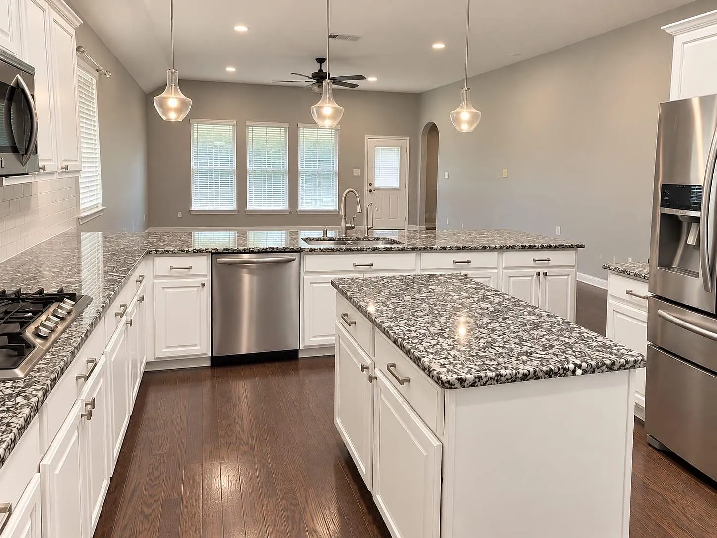 3 bed, 2.5 bath, 2314 sqft, $2,750 — Photo 3