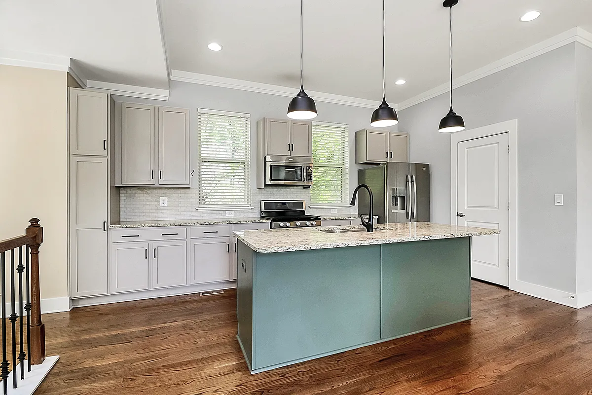 Kitchen - 455 Steel Gardens Blvd