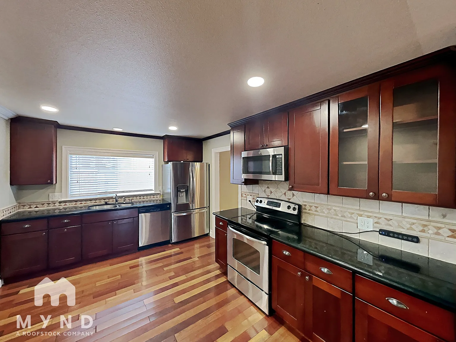 4 bed, 2.5 bath, 2033 sqft, $7,000 — Photo 4