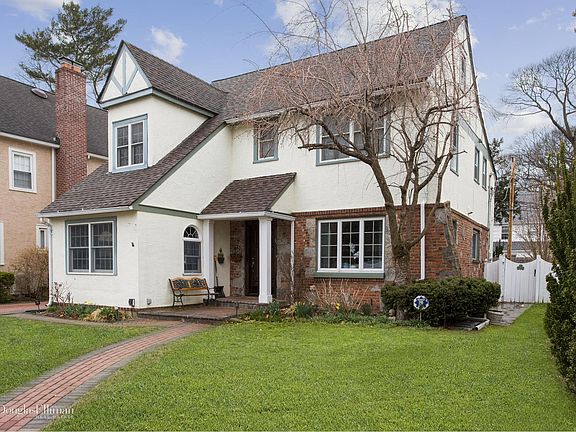 3rd image of 10 Loel Ct