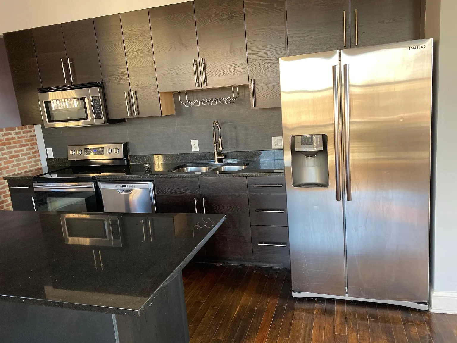 139 E Main St — Photo 3