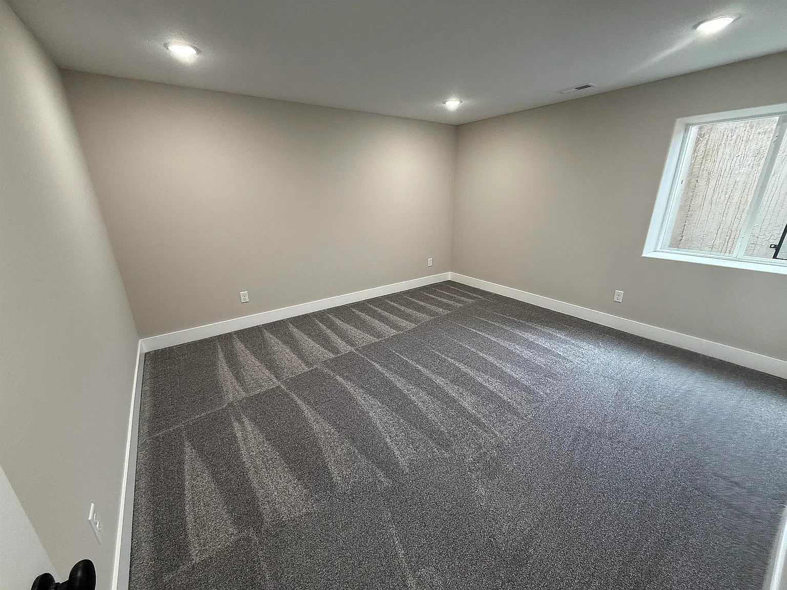 5 bed, 1859 sqft, $2,695 — Photo 2