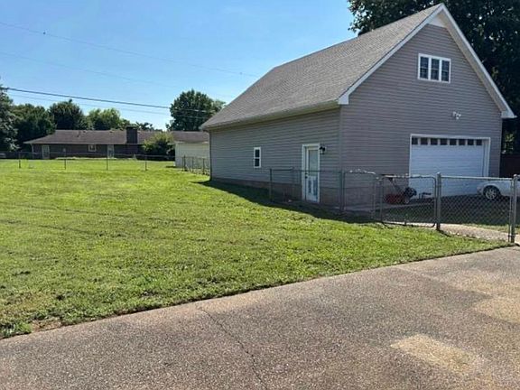 5th image of 1323 Martin Way