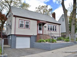 32 Oakcrest Rd, Hyde Park, MA 02136