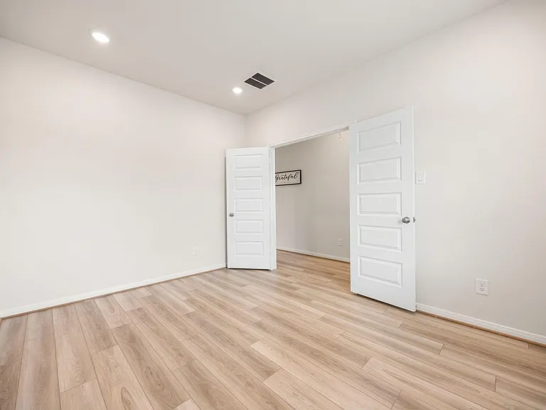 2226 Royal Ann Way — Photo 3
