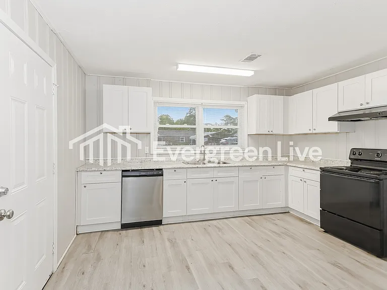 3111 Ashmore Dr — Photo 5