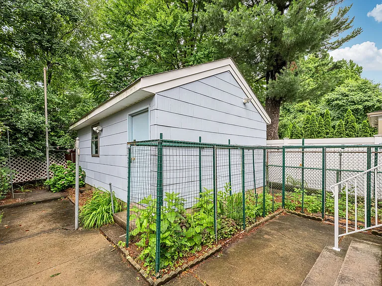 133 Highwood Ave — Photo 30