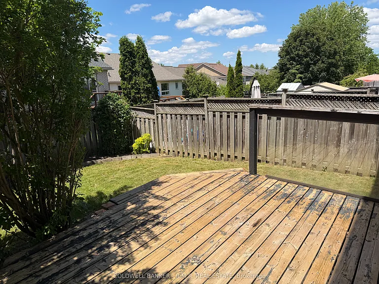75 Margaret Graham Cres — Photo 35